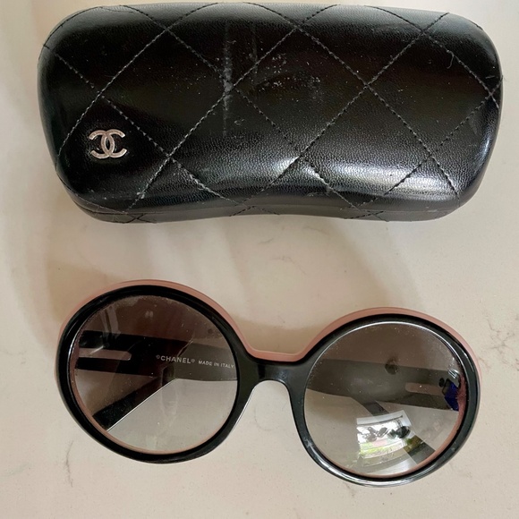 CHANEL Round/Oval Black and Pearl Pink Oversized Sunglasses with Case - Picture 6 of 7